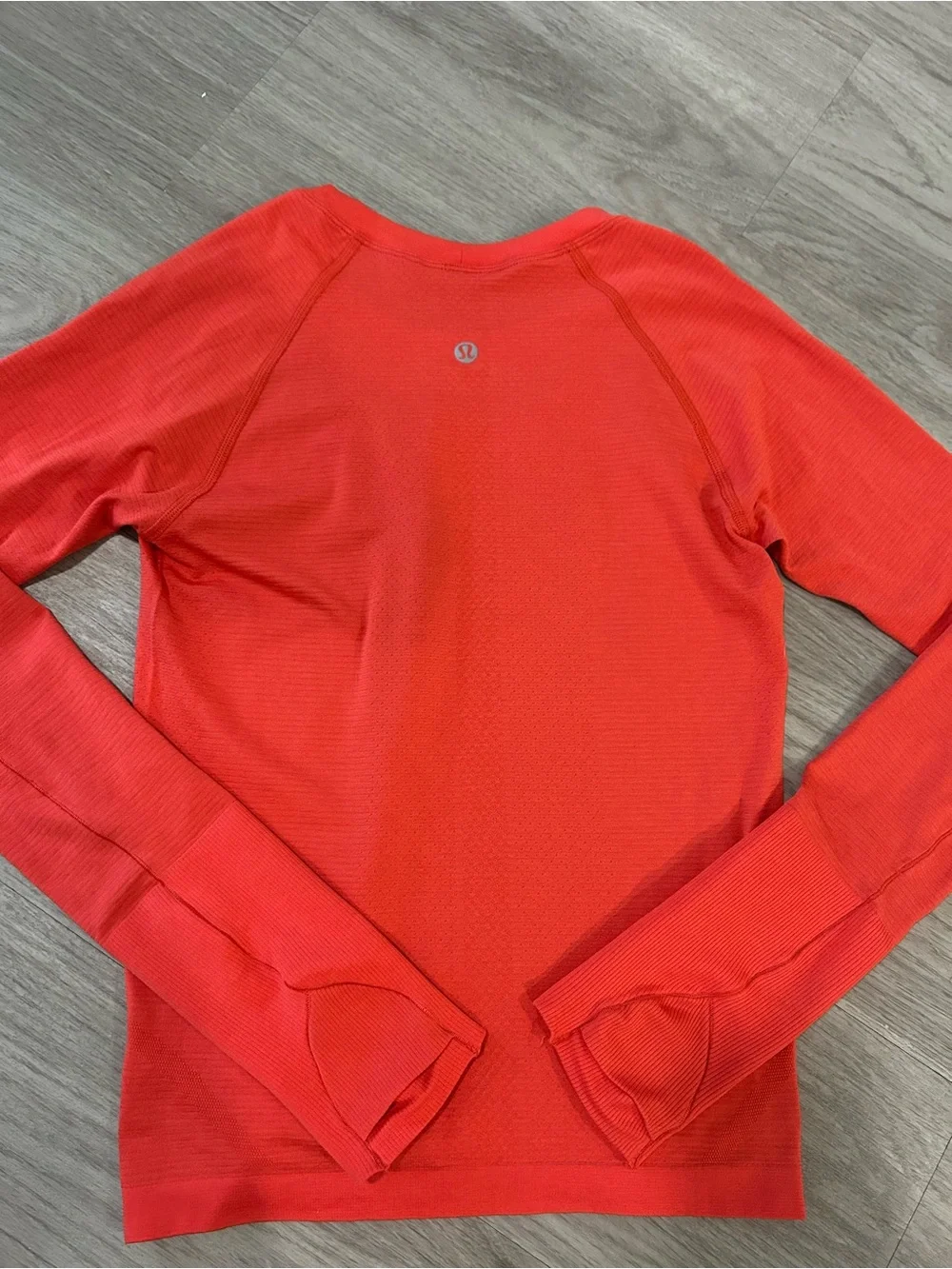 Women’s Lululemon Swiftly Tech Long Sleeve 2.0 Race Length size 6 Orange